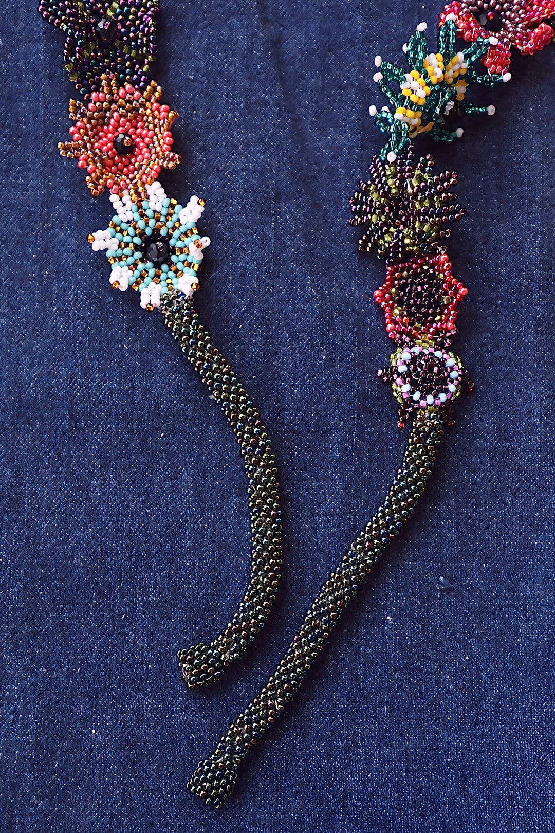 Mardi_Gras_Flowers_Necklace_GU